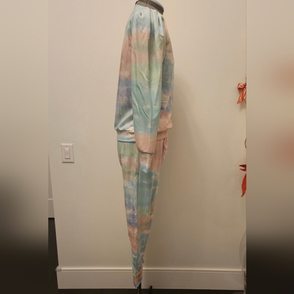 Stylish sweats - Picture 3 of 13